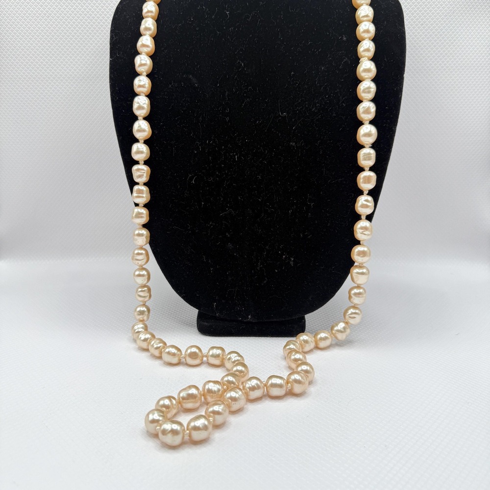 Vintage 40" Heavy Chunky Glass Faux Baroque Pearl Tone Knotted Necklace - Picture 2 of 4
